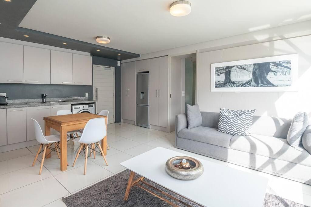 One Bedroom Seaside Elegance Cape Town Exterior photo